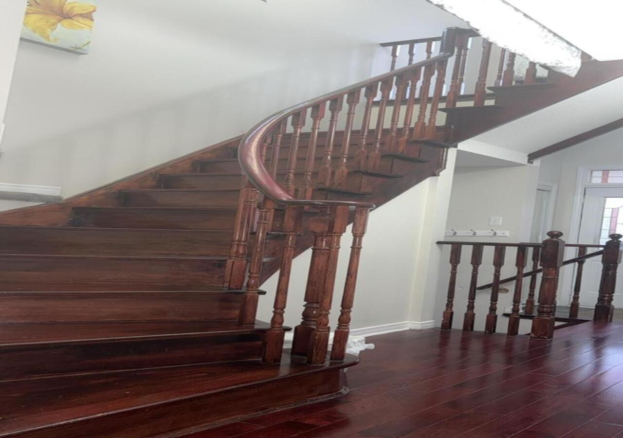 Bright Queen Room Close To Sheridan College And Airport Brampton Exteriör bild