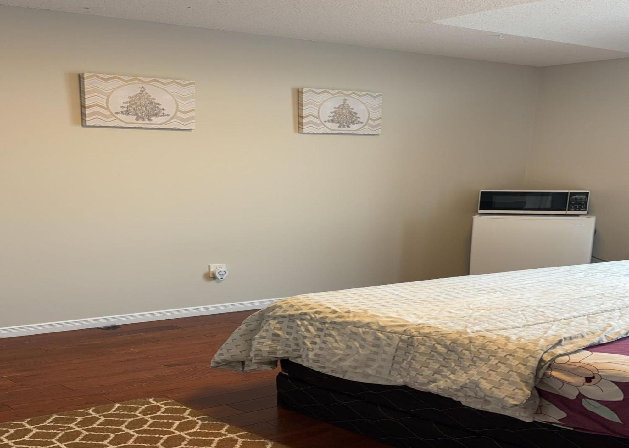 Bright Queen Room Close To Sheridan College And Airport Brampton Exteriör bild