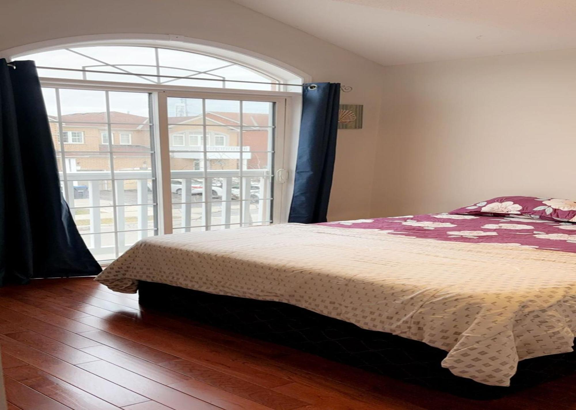 Bright Queen Room Close To Sheridan College And Airport Brampton Exteriör bild
