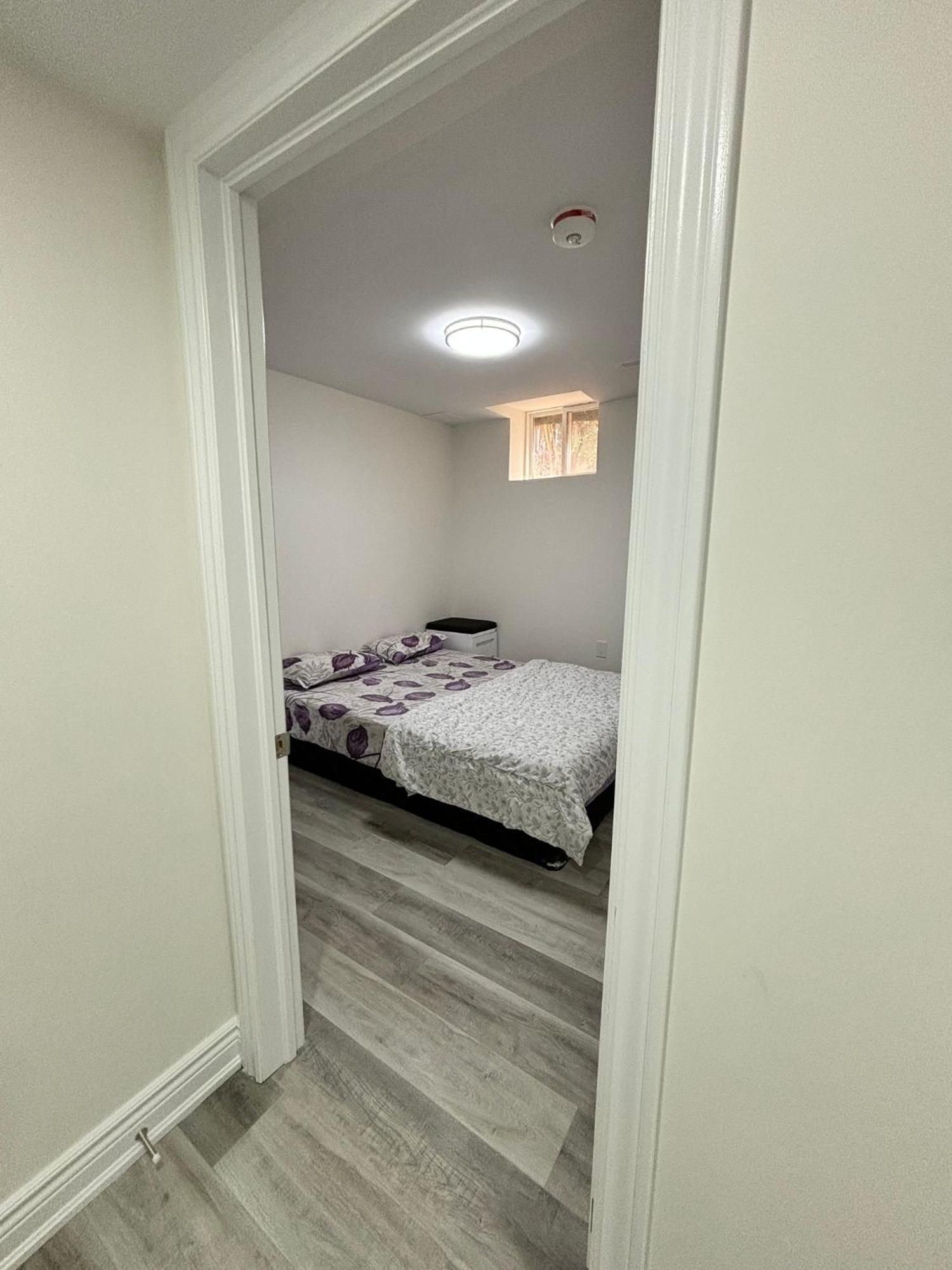 Bright Queen Room Close To Sheridan College And Airport Brampton Exteriör bild