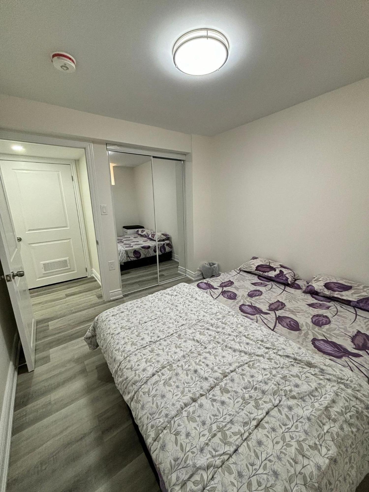 Bright Queen Room Close To Sheridan College And Airport Brampton Exteriör bild